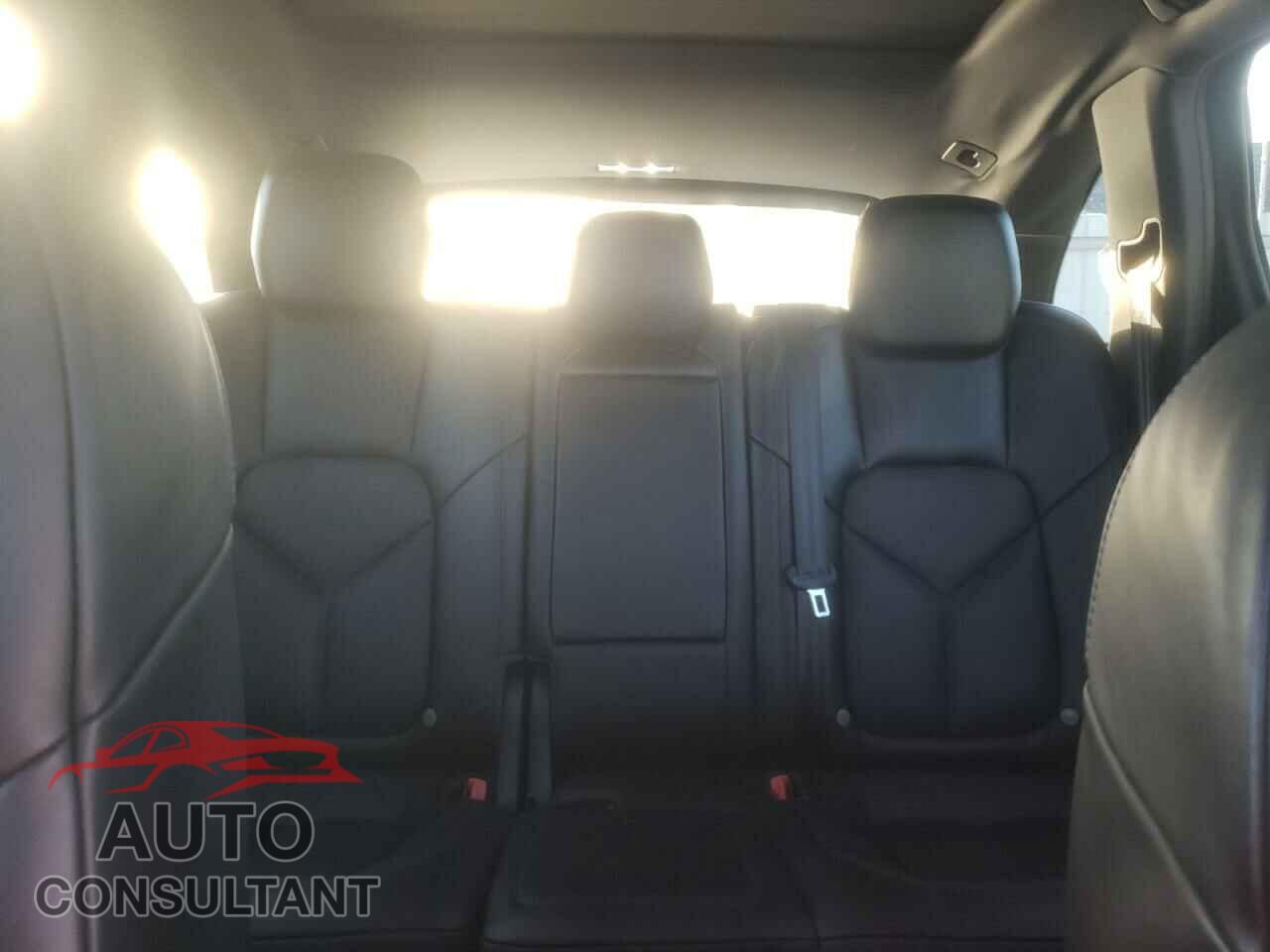 PORSCHE CAYENNE 2016 - WP1AA2A26GLA04901