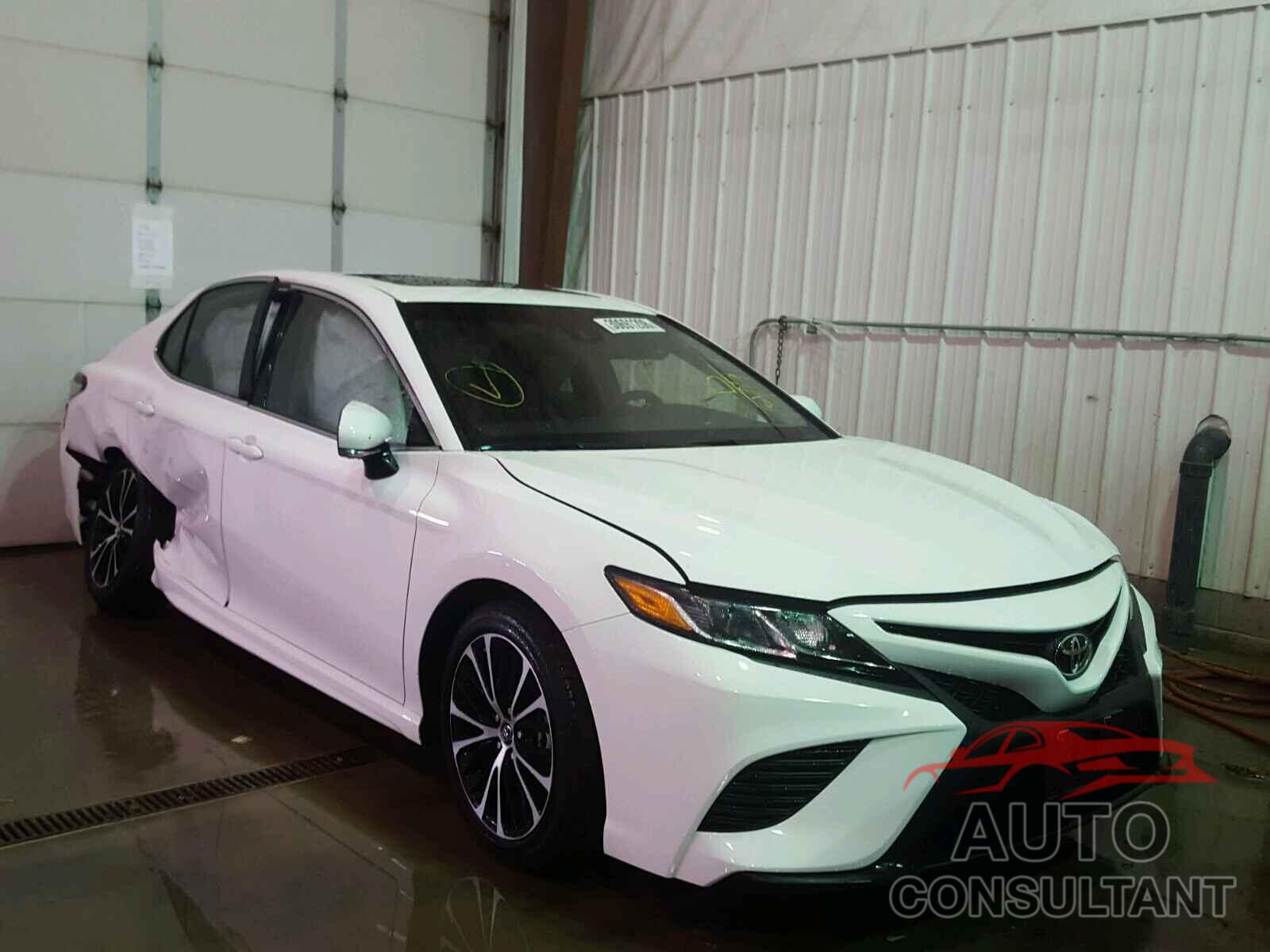TOYOTA CAMRY 2018 - 4T1B11HK9JU048135