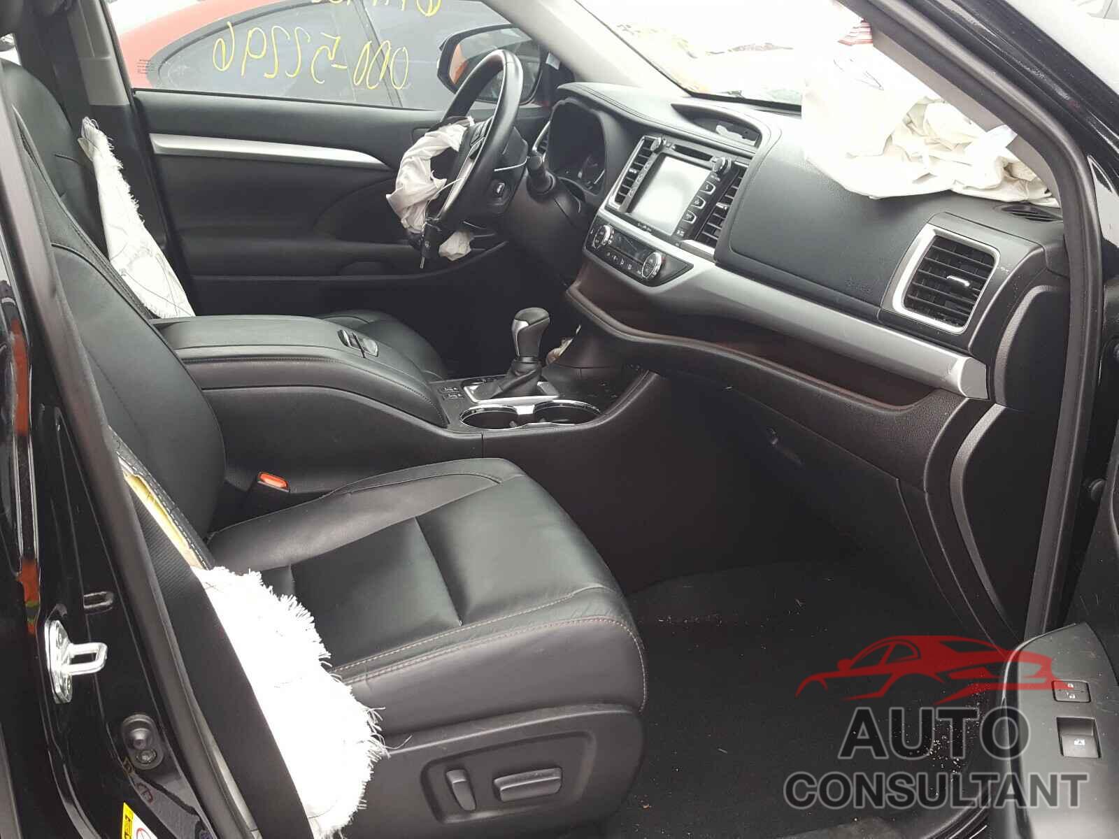 TOYOTA HIGHLANDER 2018 - 5TDJGRFH0JS042474