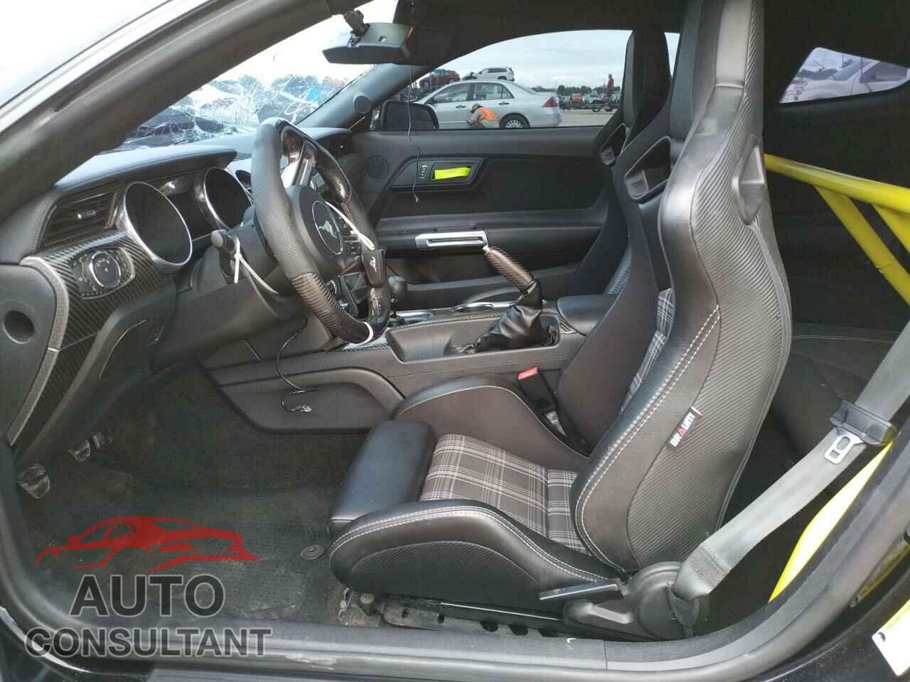 FORD MUSTANG 2018 - 1FA6P8CF6J5116575