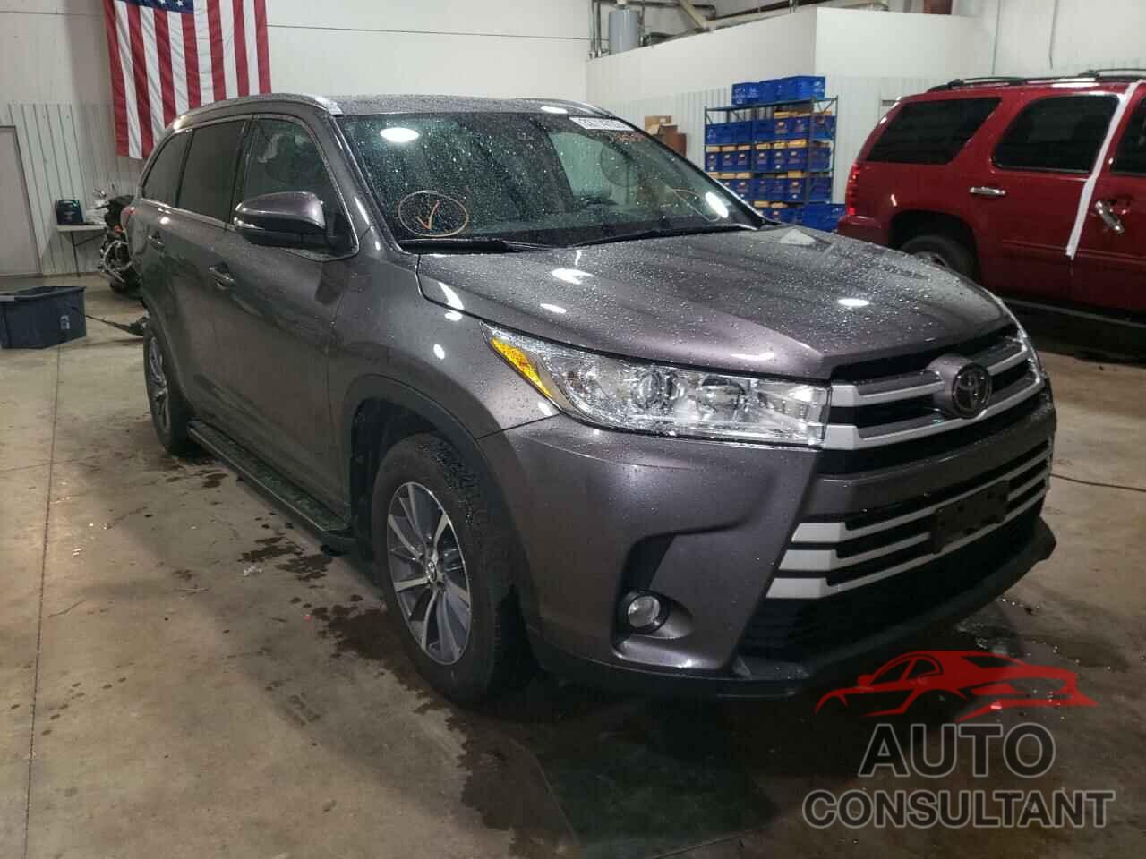 TOYOTA HIGHLANDER 2018 - 2T3H1RFV5MW181007