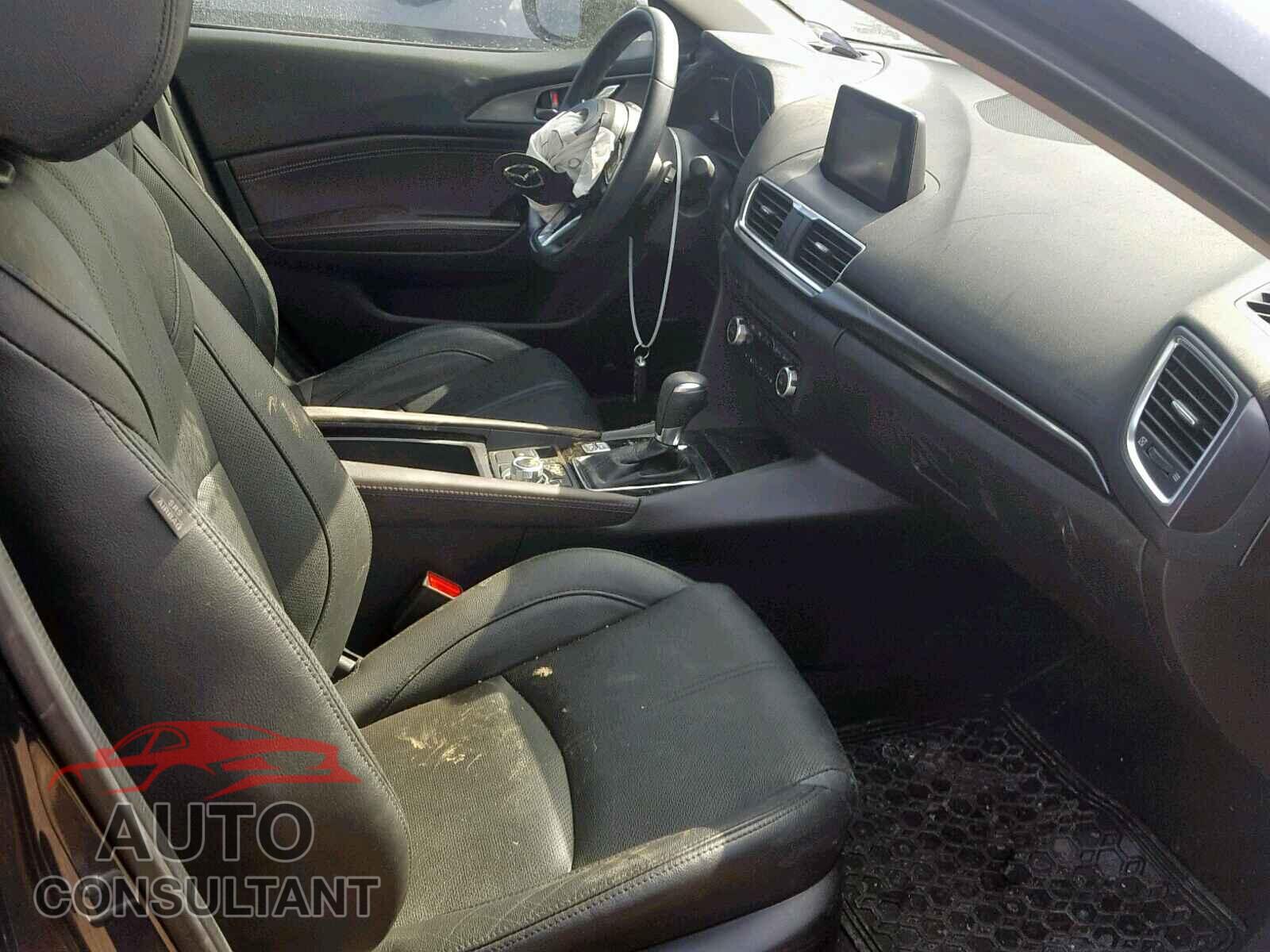 MAZDA 3 2018 - 3VWDB7AJ3HM267909