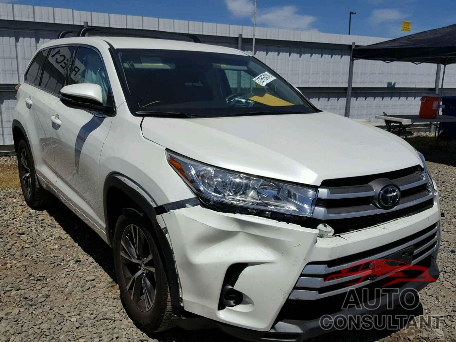 TOYOTA HIGHLANDER 2018 - 5TDZARFH6JS034349