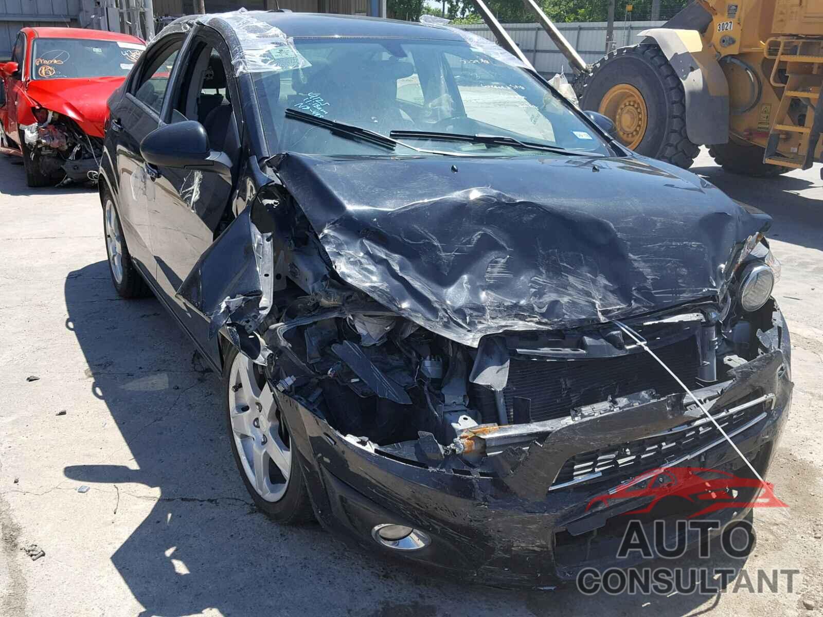 CHEVROLET SONIC 2015 - 1G1JE5SB1F4110776