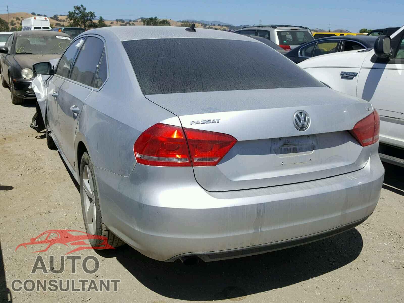 VOLKSWAGEN PASSAT 2015 - 1VWAT7A35FC100726