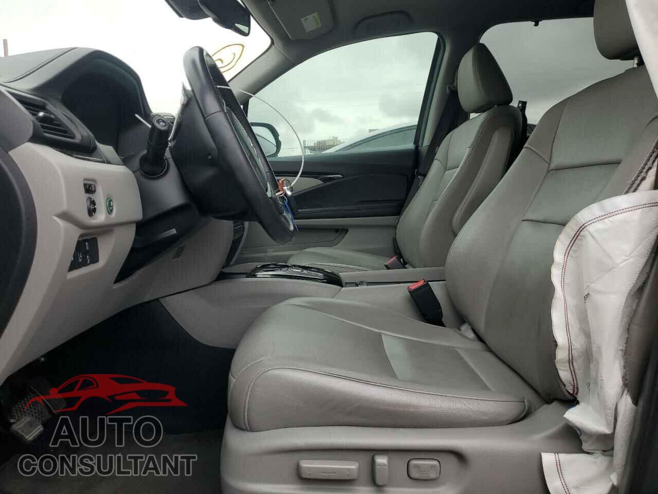 HONDA PILOT 2017 - 5FNYF5H99HB000089
