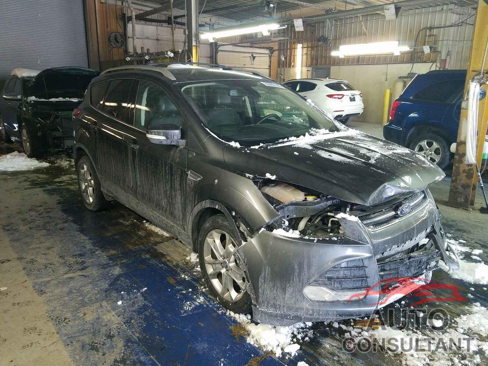 FORD ESCAPE 2015 - 1HGCV2F39MA002889