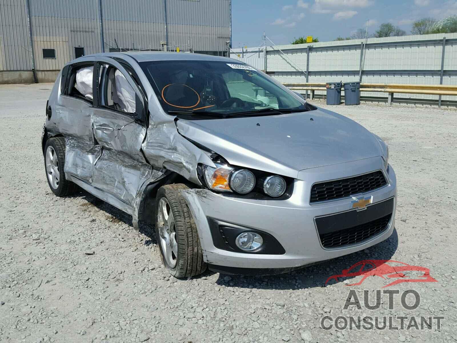 CHEVROLET SONIC 2016 - 1G1JE6SB3G4155015