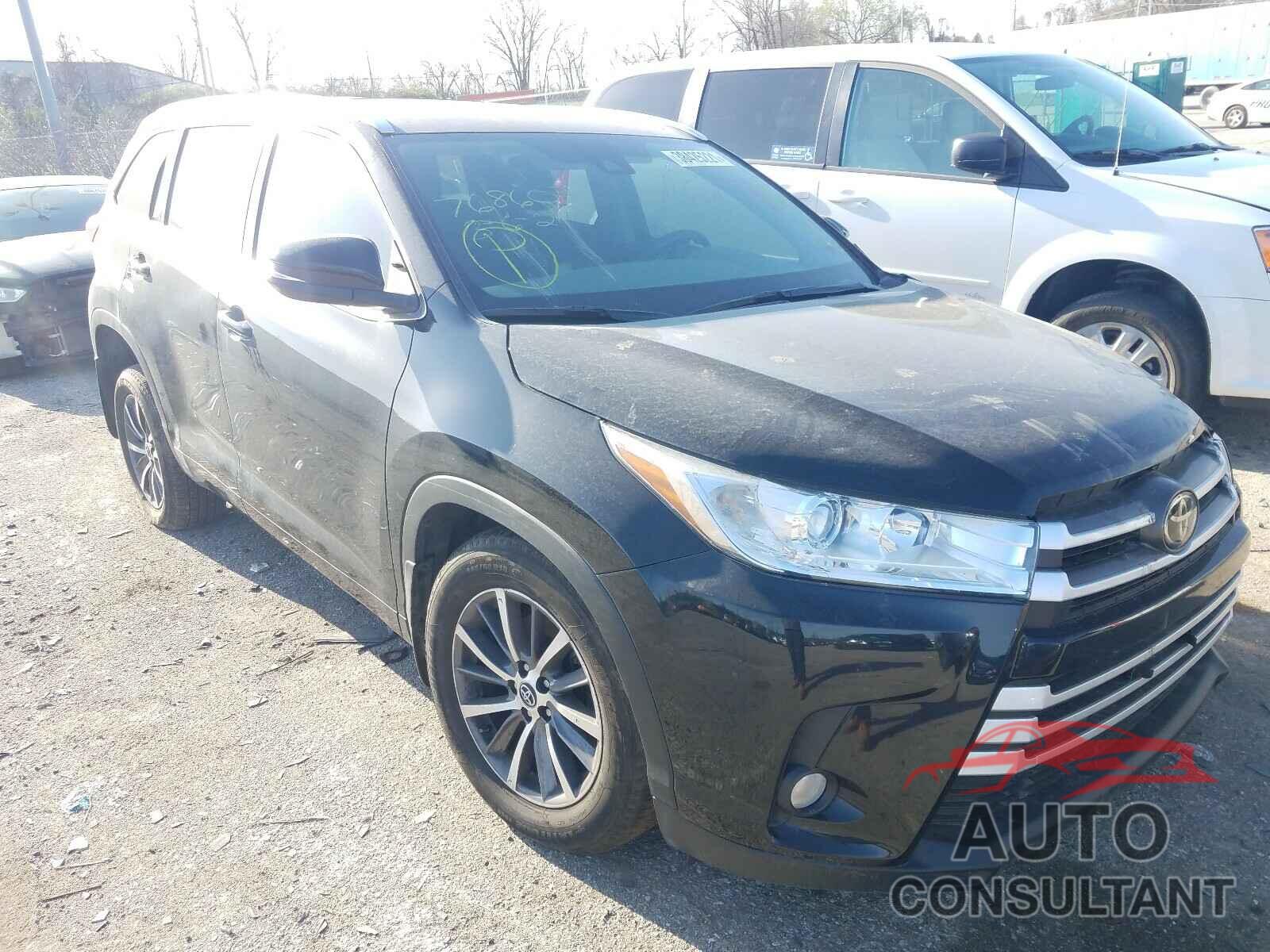 TOYOTA HIGHLANDER 2018 - 5TDJZRFH5JS558467