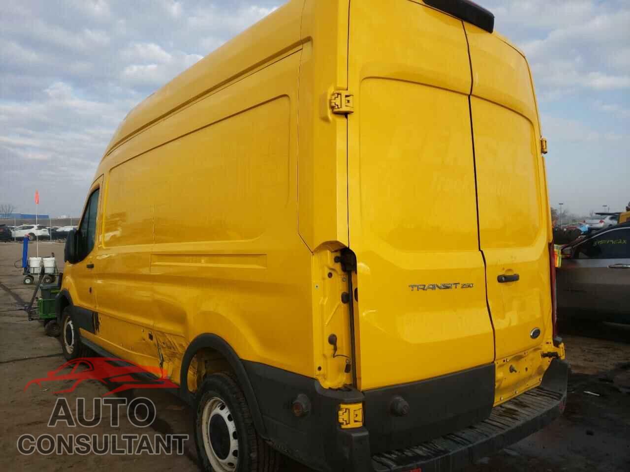 FORD TRANSIT CO 2018 - 1FTYR2XM2JKA63992