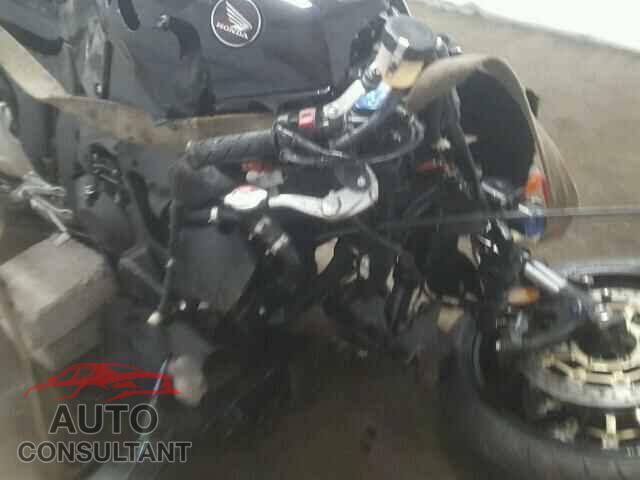 HONDA CBR CYCLE 2015 - JH2PC4008FK800675