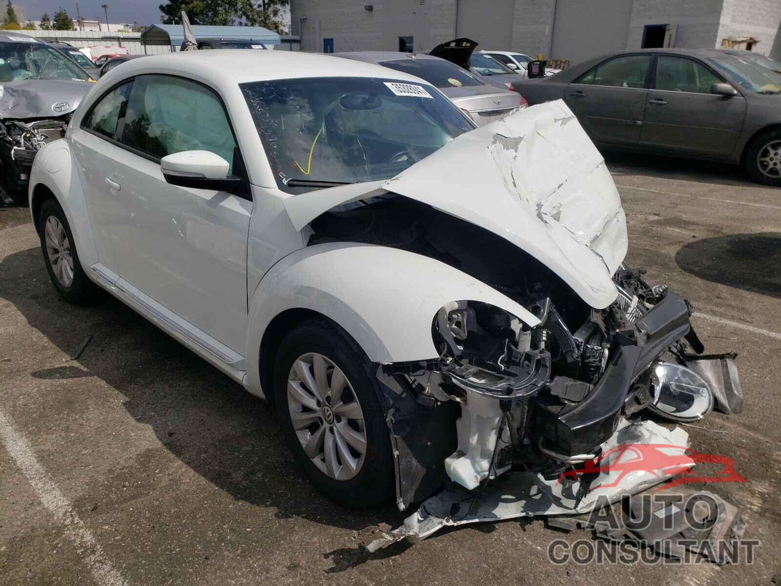VOLKSWAGEN BEETLE 2019 - 3VWFD7AT3KM711396