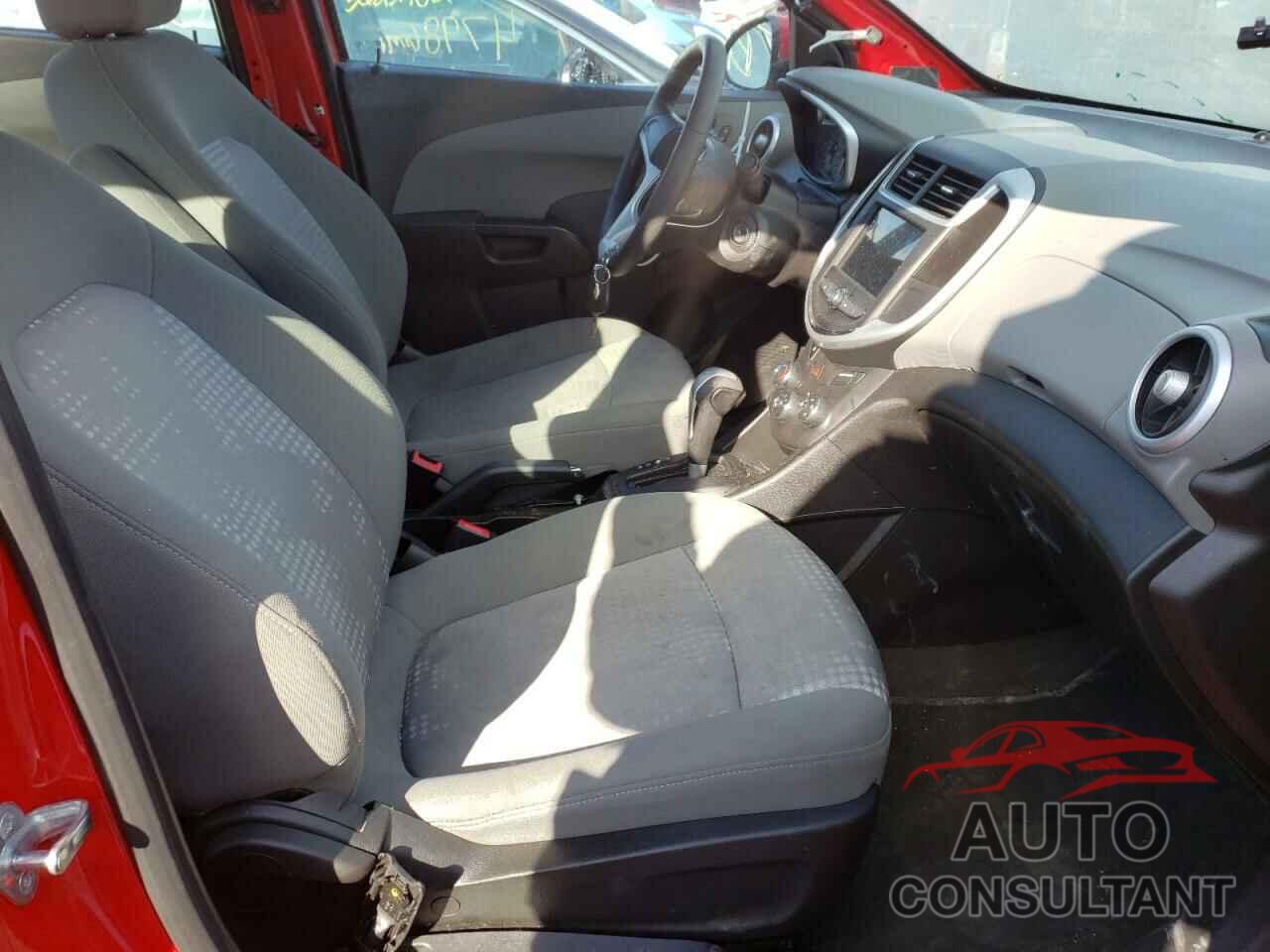 CHEVROLET SONIC 2019 - 1G1JB5SBXK4137347