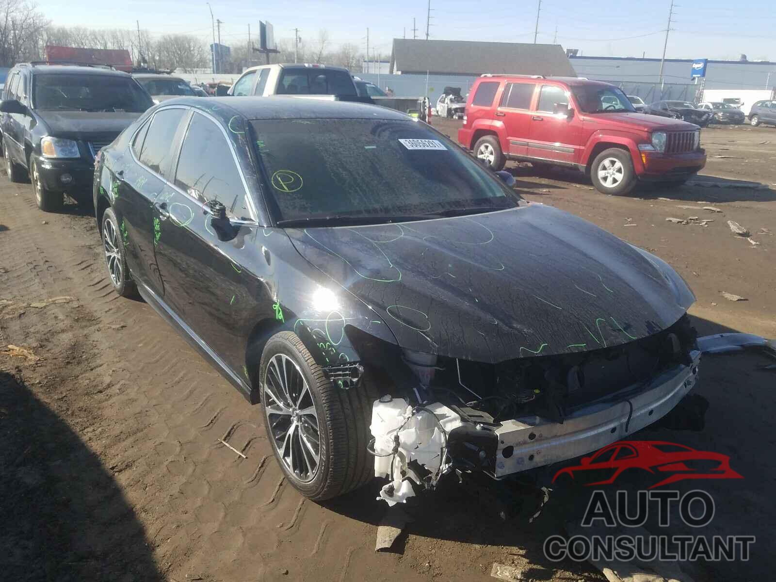 TOYOTA CAMRY 2018 - 4T1B11HK3JU024557