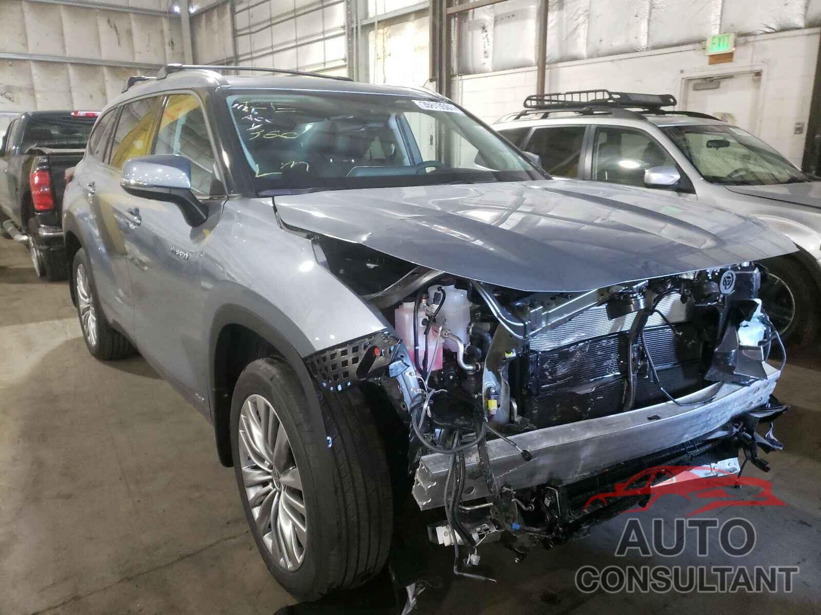 TOYOTA HIGHLANDER 2021 - 5TDEBRCHXMS036044