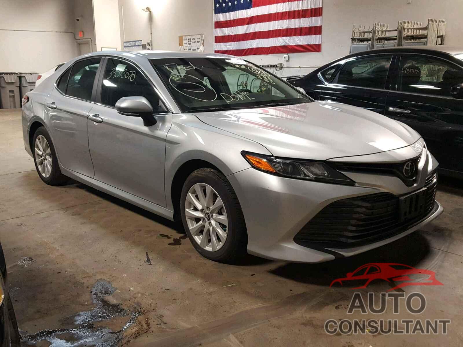 TOYOTA CAMRY 2018 - 4T1B11HK5JU559714
