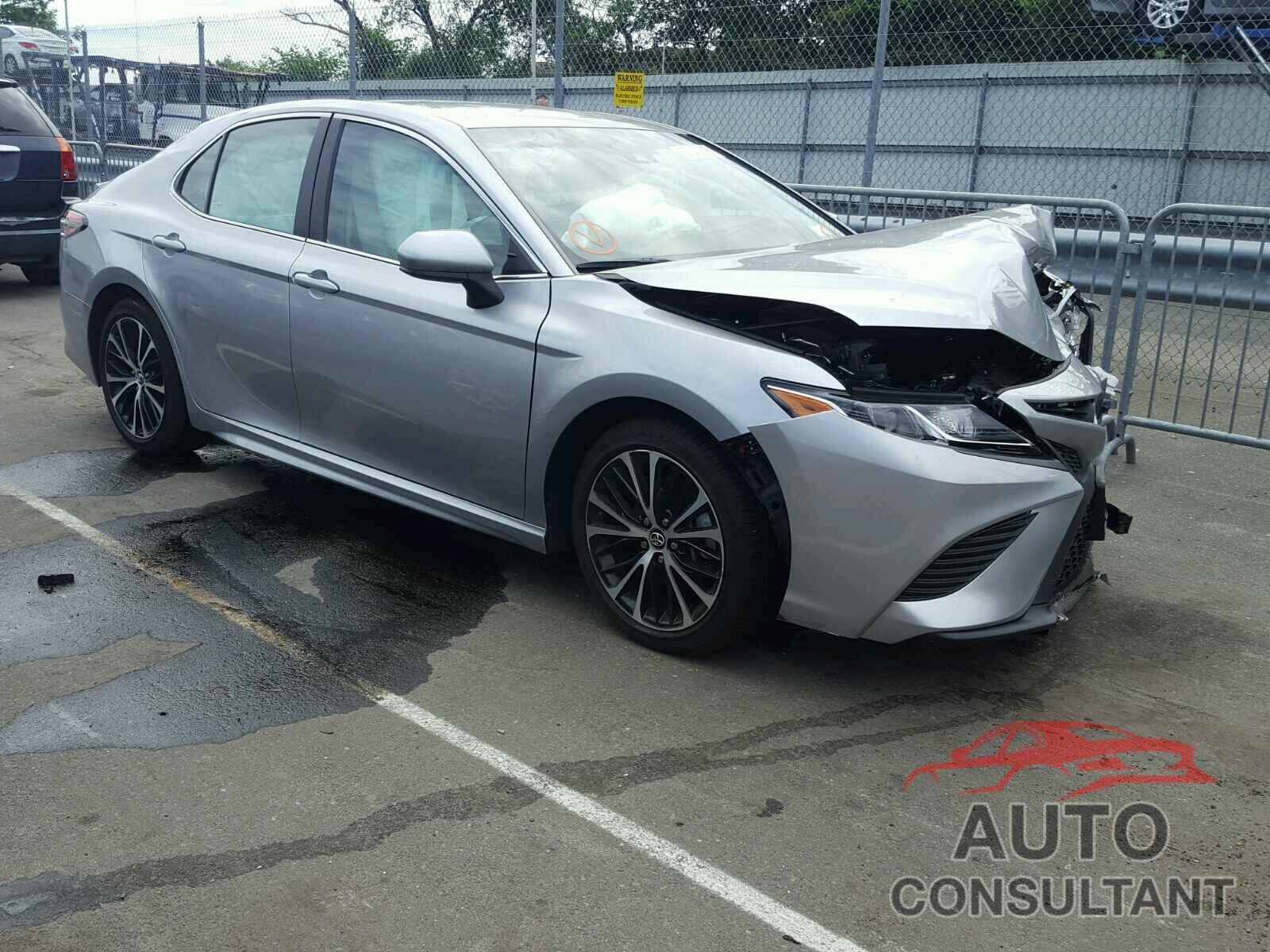 TOYOTA CAMRY 2018 - 4T1B11HK1JU034407