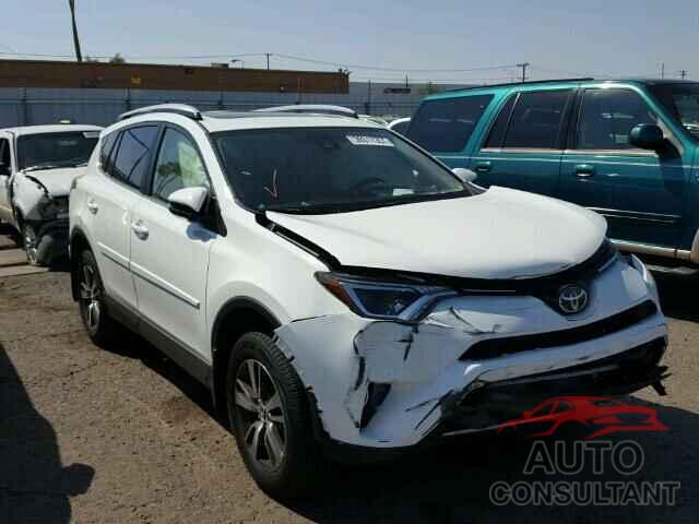 TOYOTA RAV4 2017 - JTMRFREV4HJ155980
