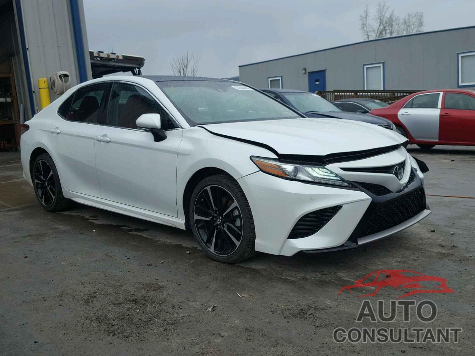 TOYOTA CAMRY 2018 - 4T1B61HKXJU013945