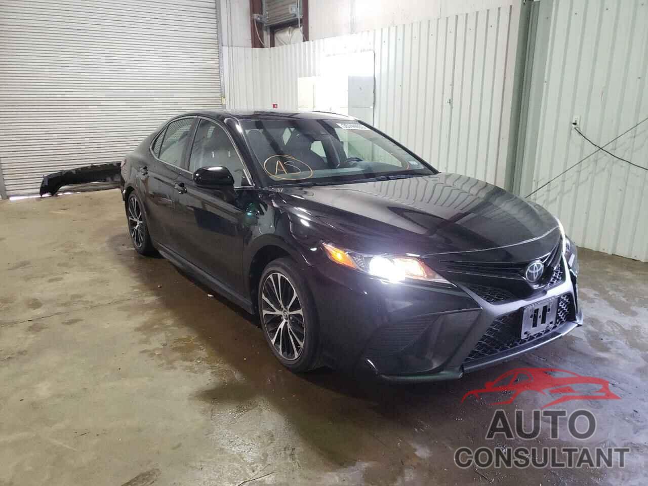 TOYOTA CAMRY 2018 - 4T1B11HK1JU158354