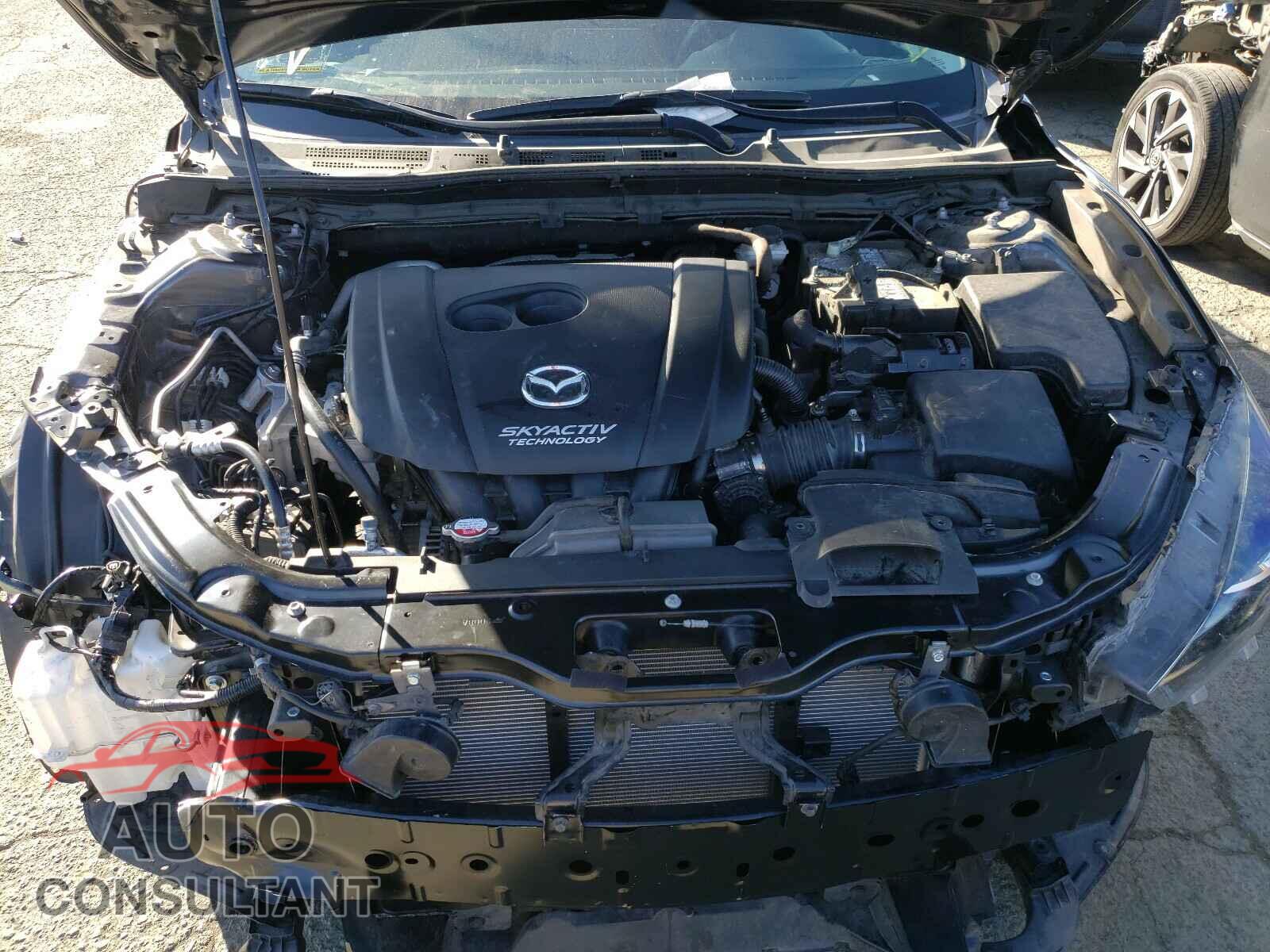 MAZDA 3 2018 - 3MZBN1U76JM209732
