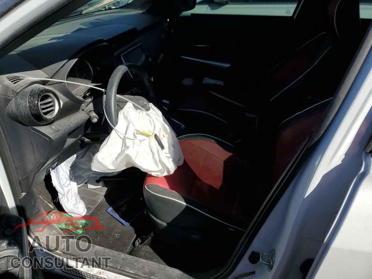 NISSAN KICKS 2019 - 3N1CP5CU3KL496442