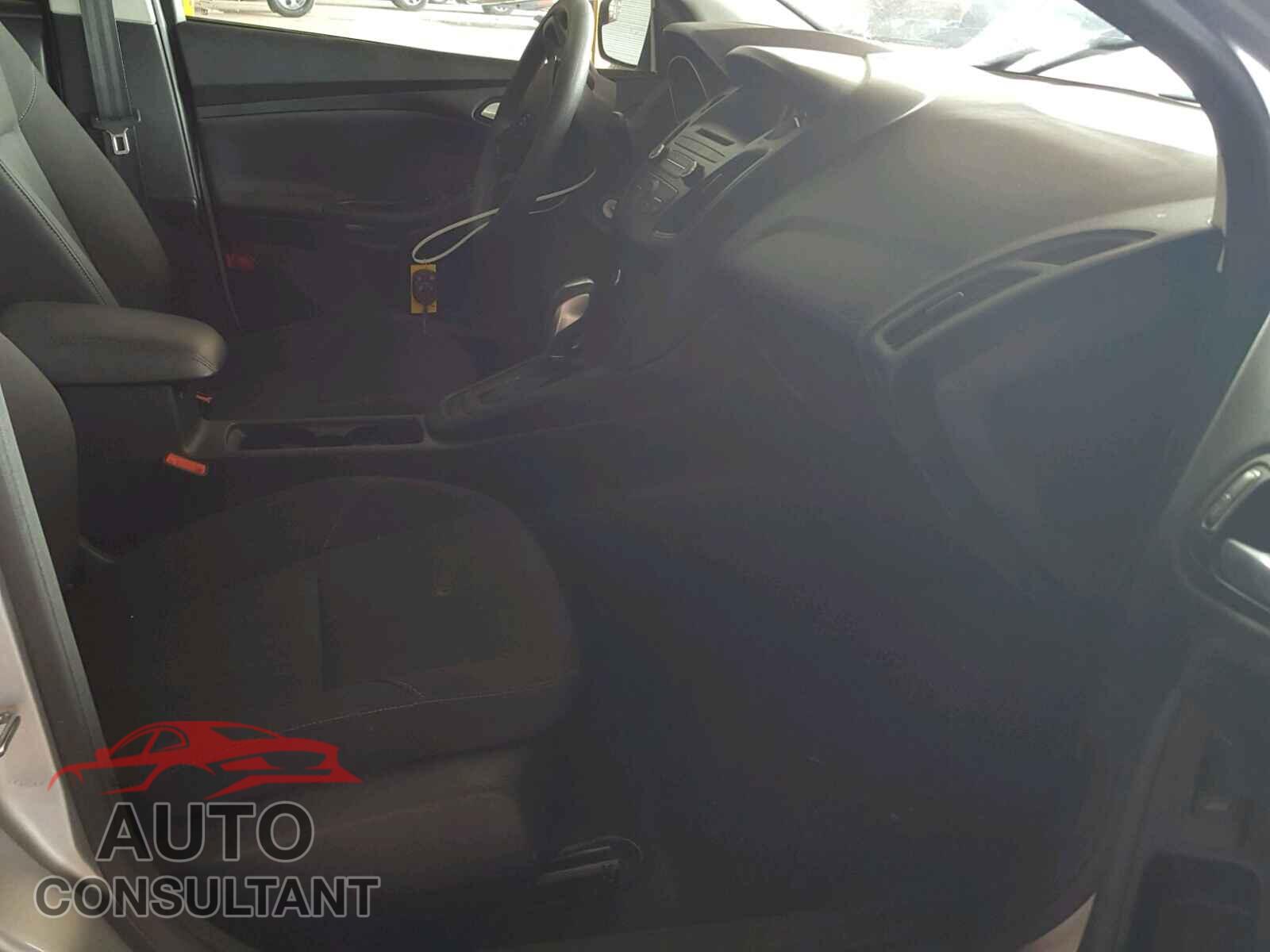 FORD FOCUS SE 2015 - 1FADP3F2XFL201618