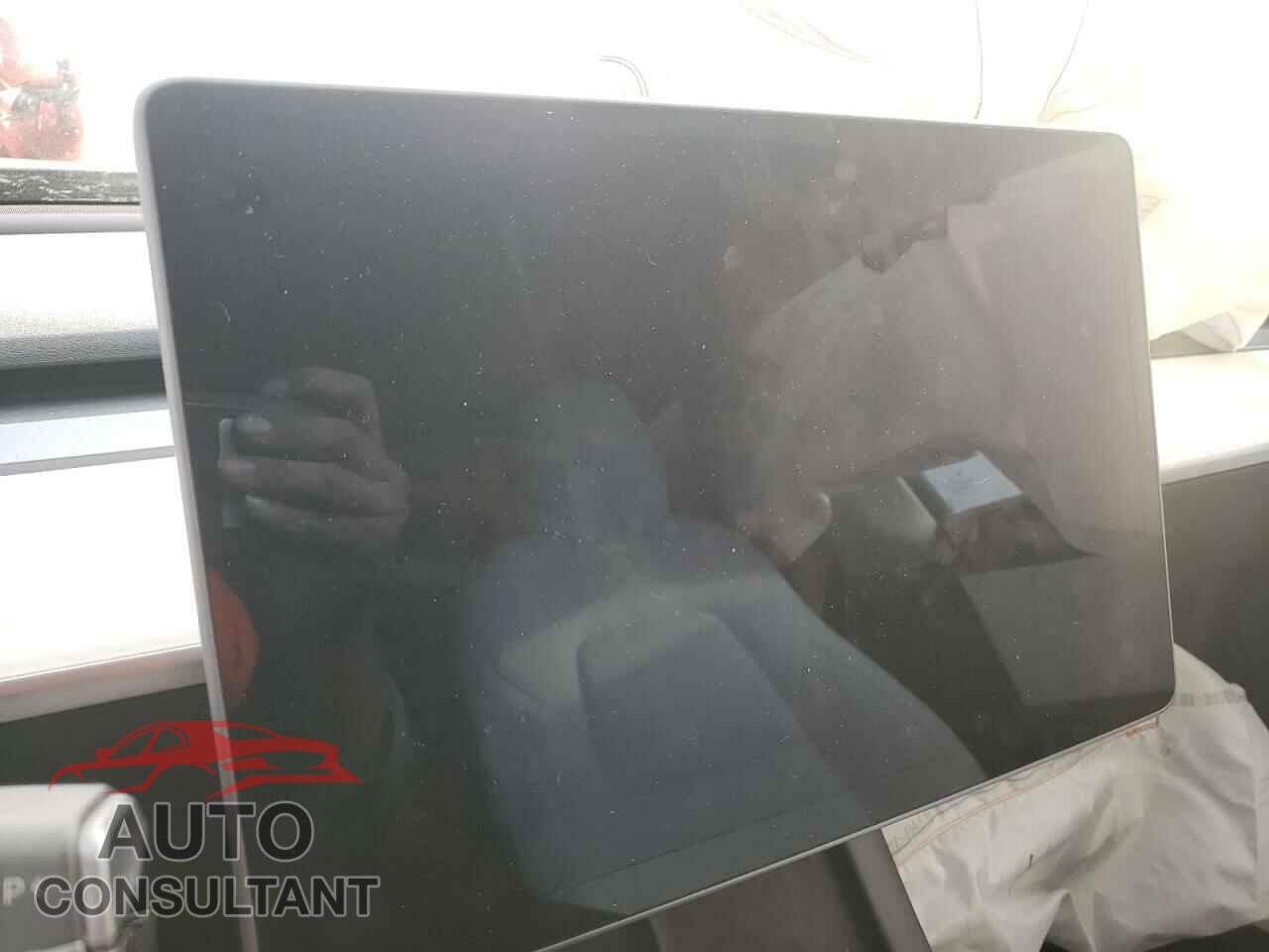 TESLA MODEL Y 2021 - 5YJYGDEE5MF293573