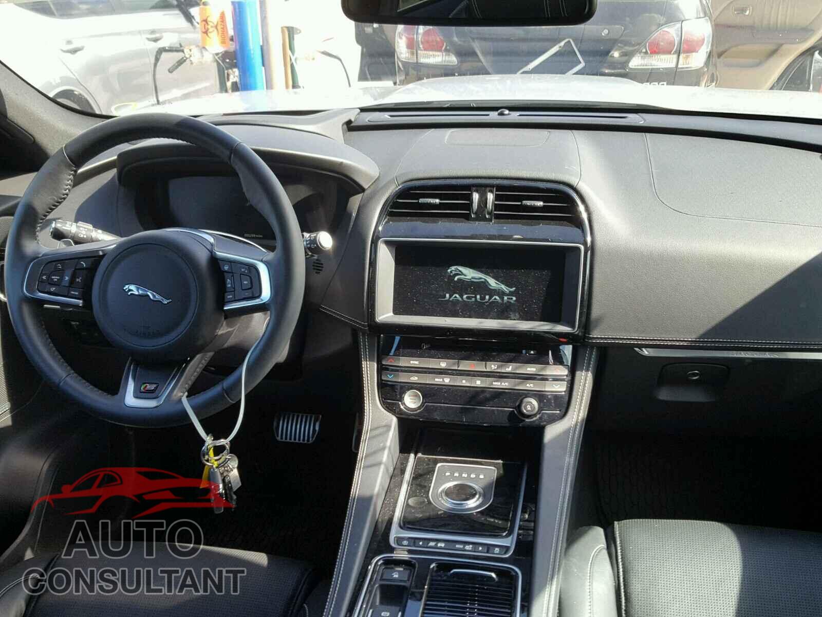 JAGUAR F-PACE 2018 - SADCM2FV3JA272784