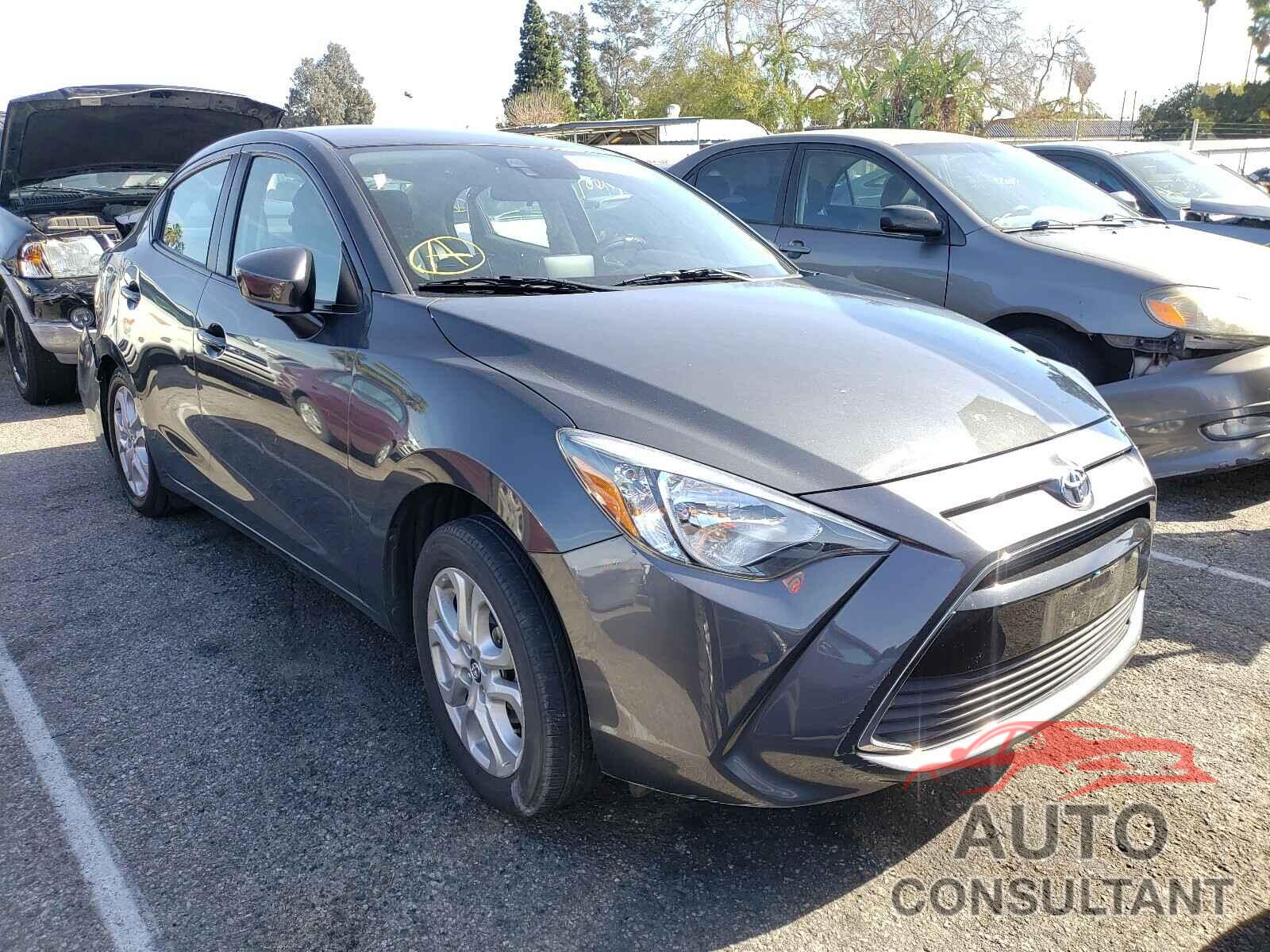 TOYOTA YARIS 2017 - 3MYDLBYV7HY176597