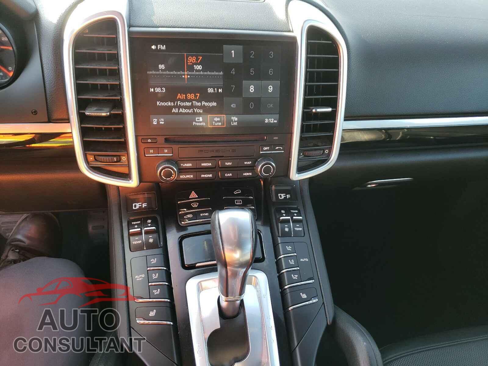 PORSCHE CAYENNE 2018 - WP1AA2A29JKA04341