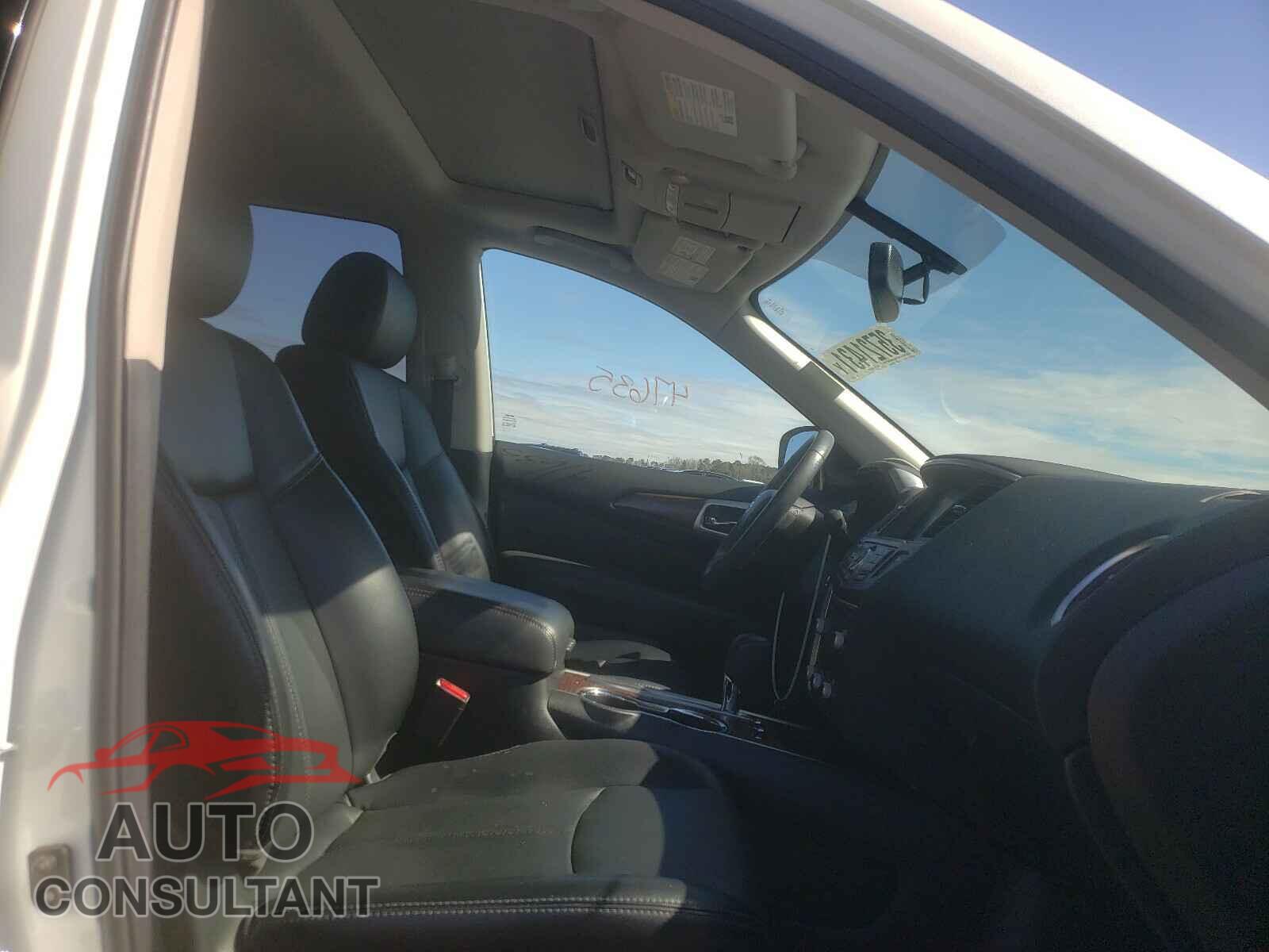 NISSAN PATHFINDER 2017 - 5N1DR2MN1HC666556