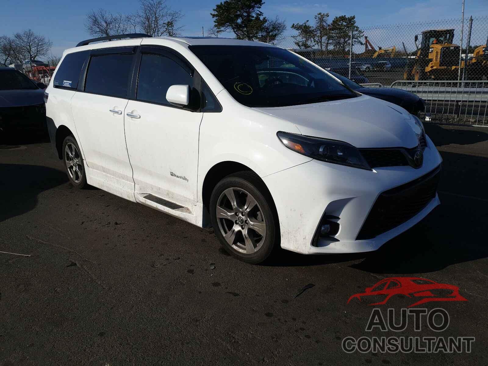 TOYOTA SIENNA 2018 - 5TDXZ3DC8JS944069