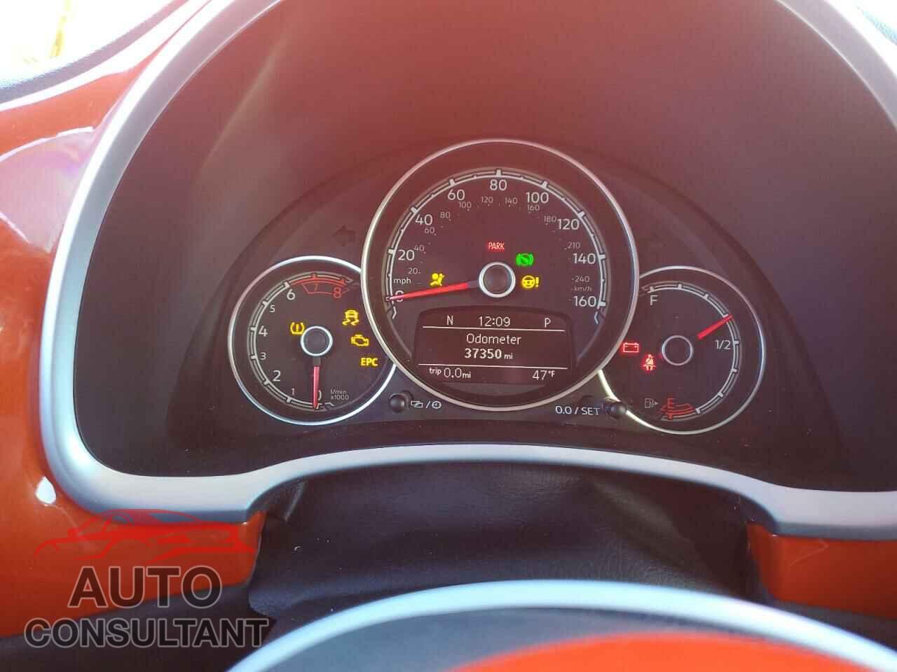 VOLKSWAGEN BEETLE 2019 - 3VWJD7ATXKM712751