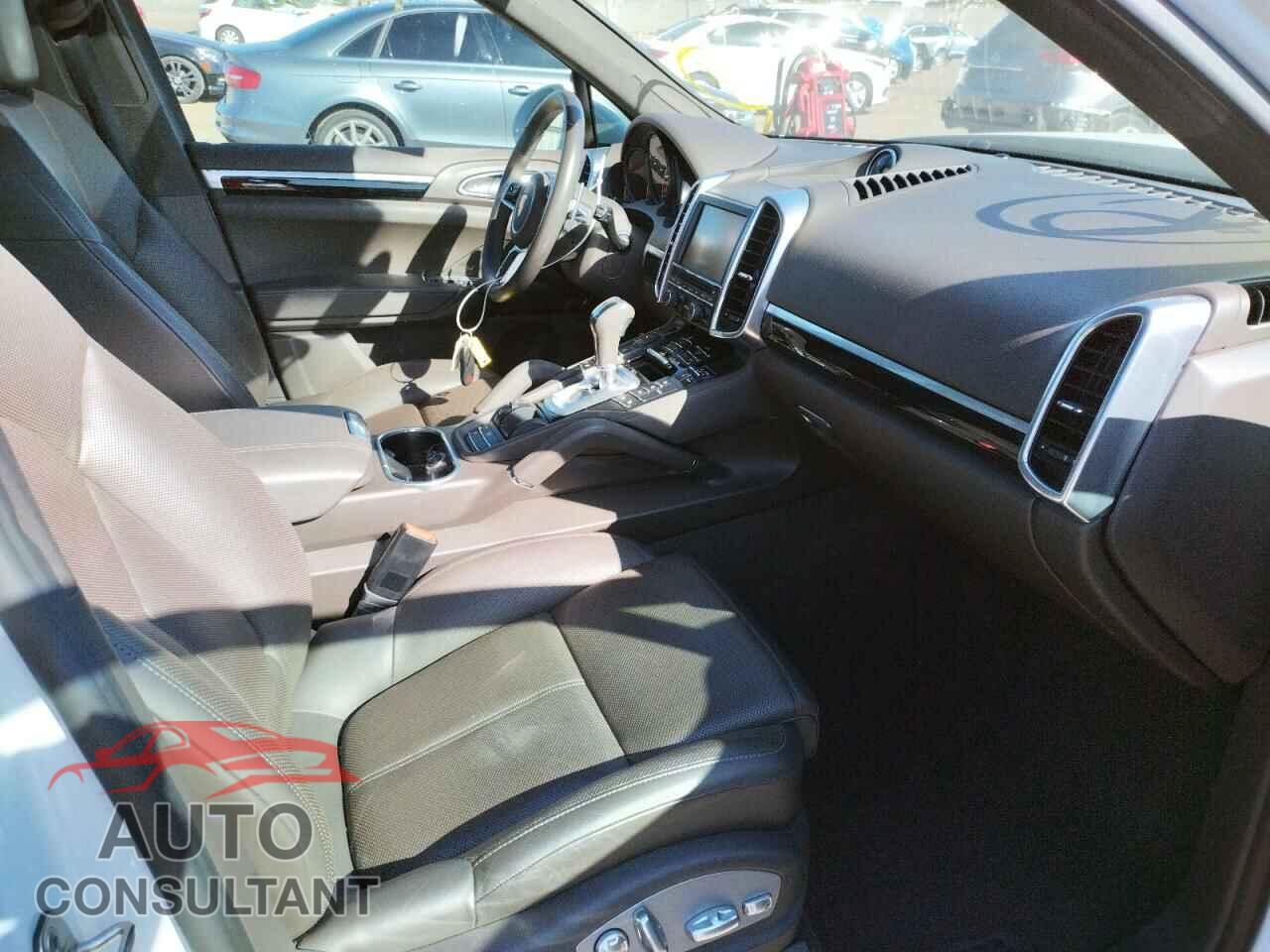 PORSCHE CAYENNE 2016 - WP1AA2A2XGKA10674