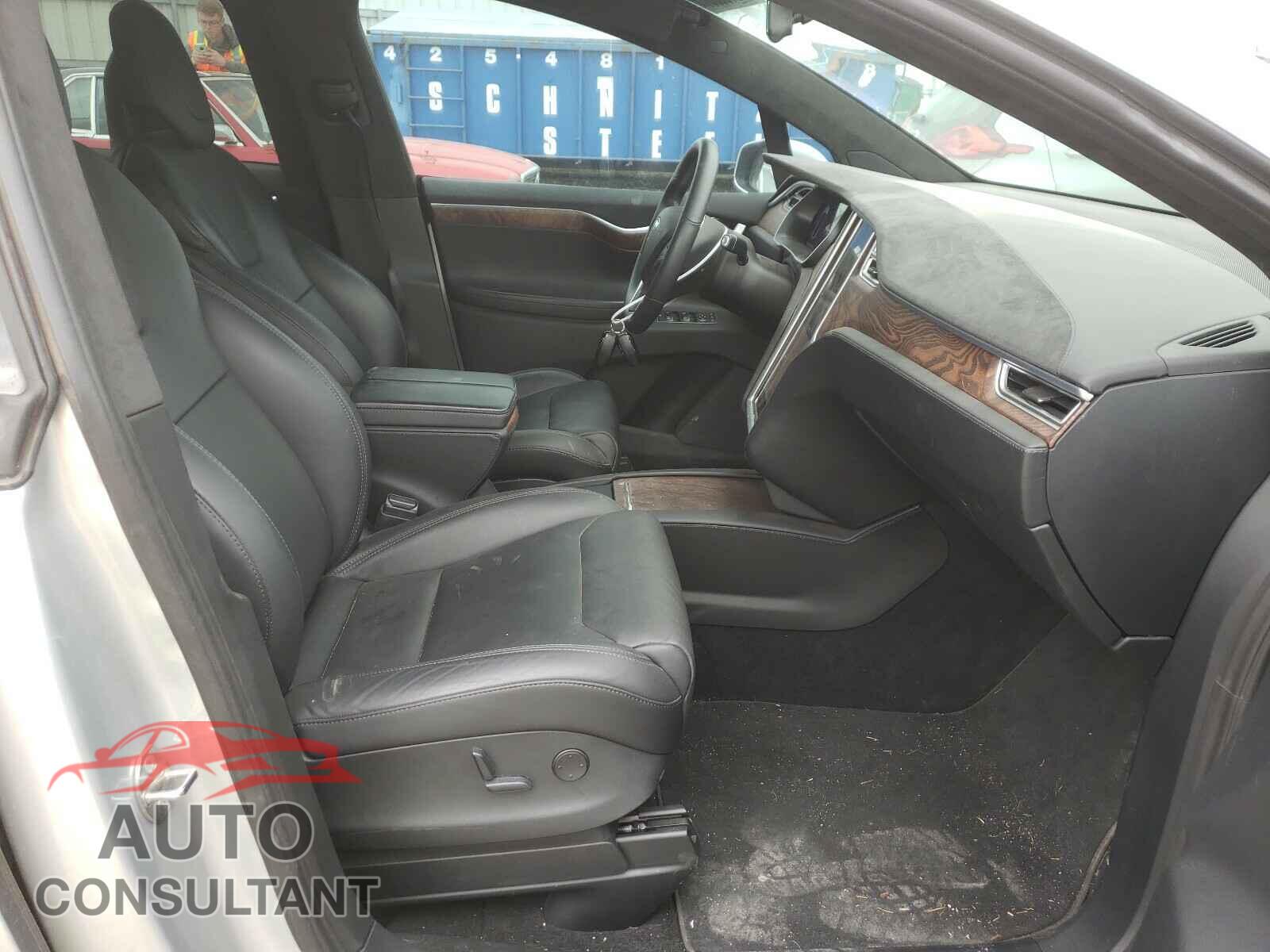 TESLA MODEL X 2017 - 5YJXCDE27HF056439