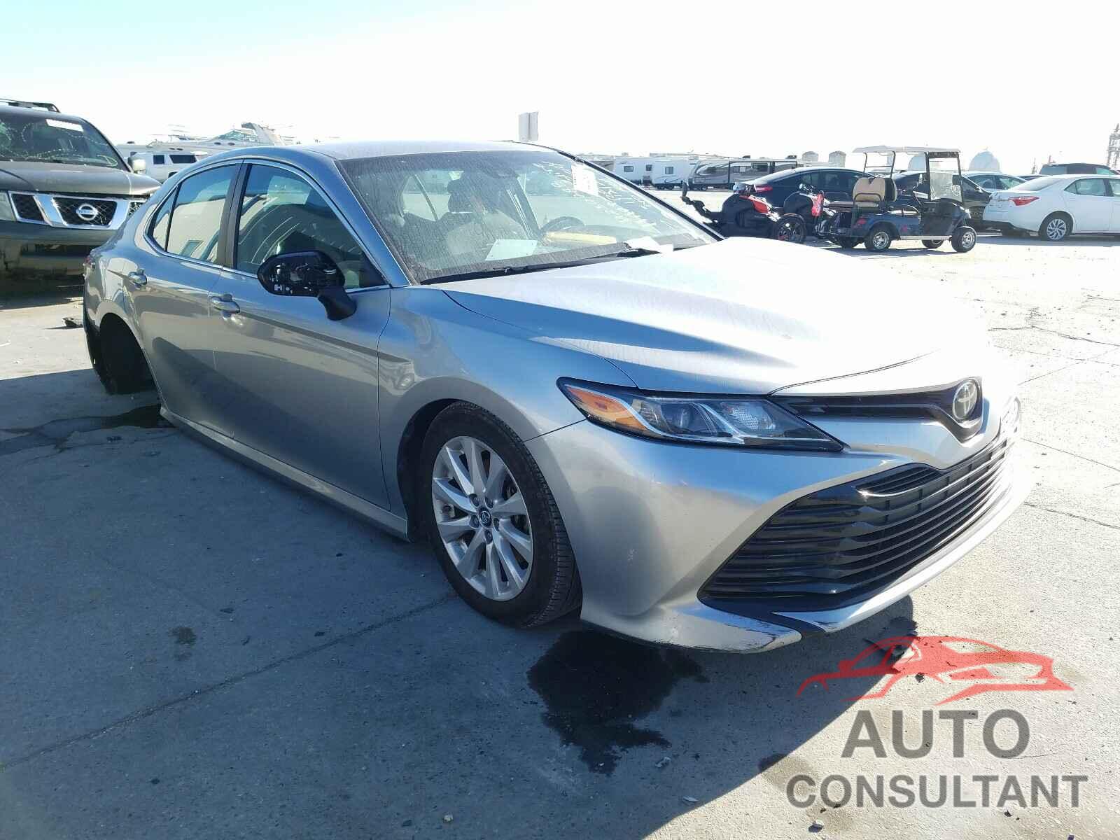 TOYOTA CAMRY 2018 - 4T1B11HK3JU073385