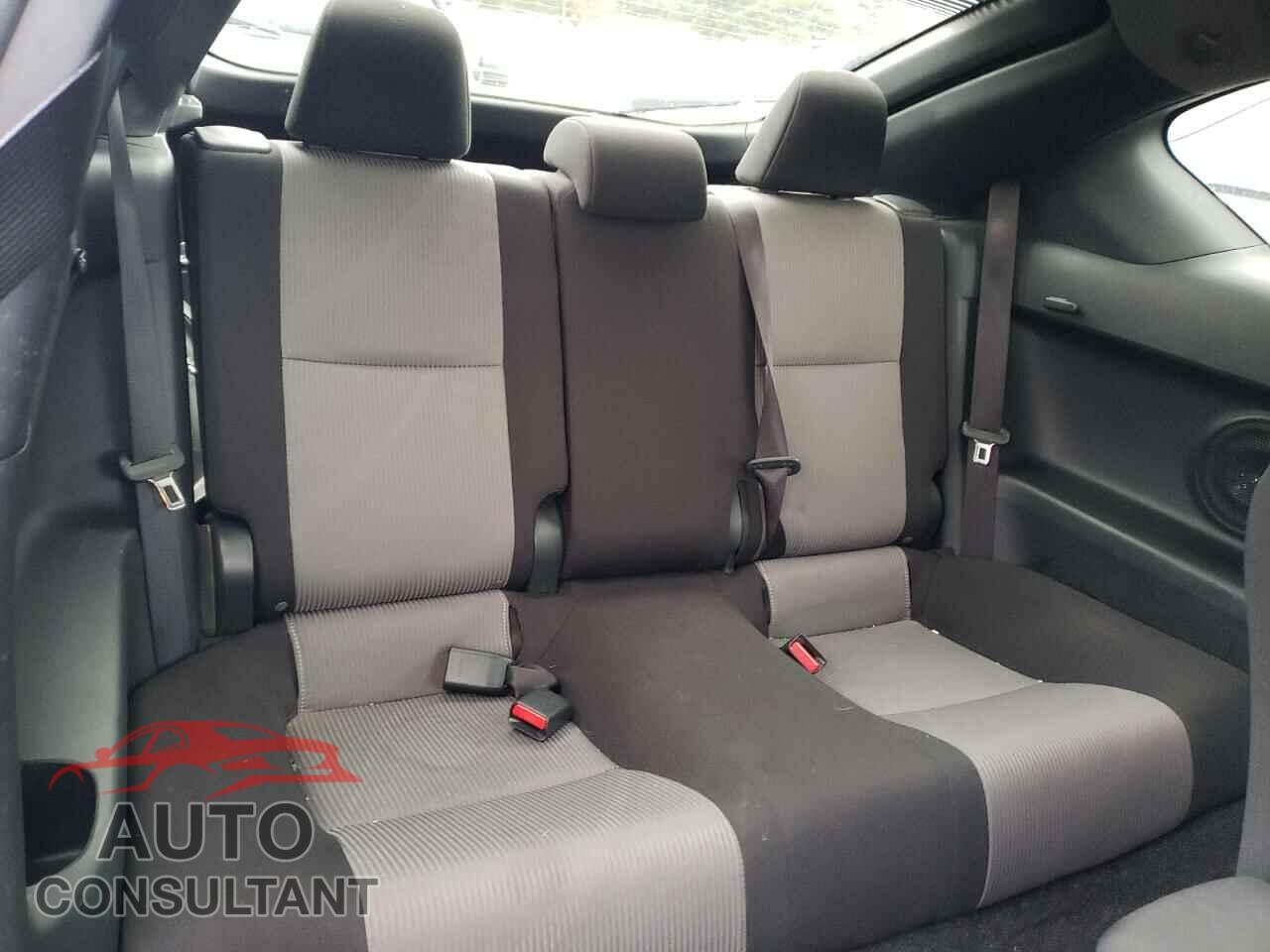 TOYOTA SCION 2016 - JTKJF5C79GJ015537