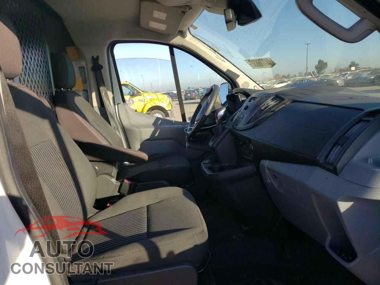 FORD TRANSIT CO 2018 - 1FTYR1ZM2JKB32333