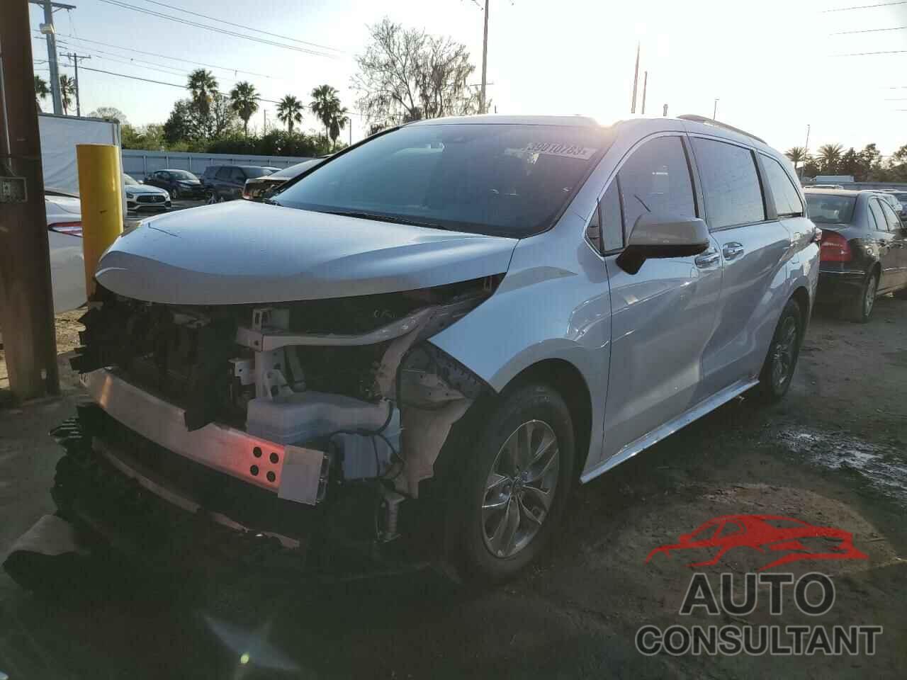 TOYOTA SIENNA 2022 - 5TDYRKEC9NS084749