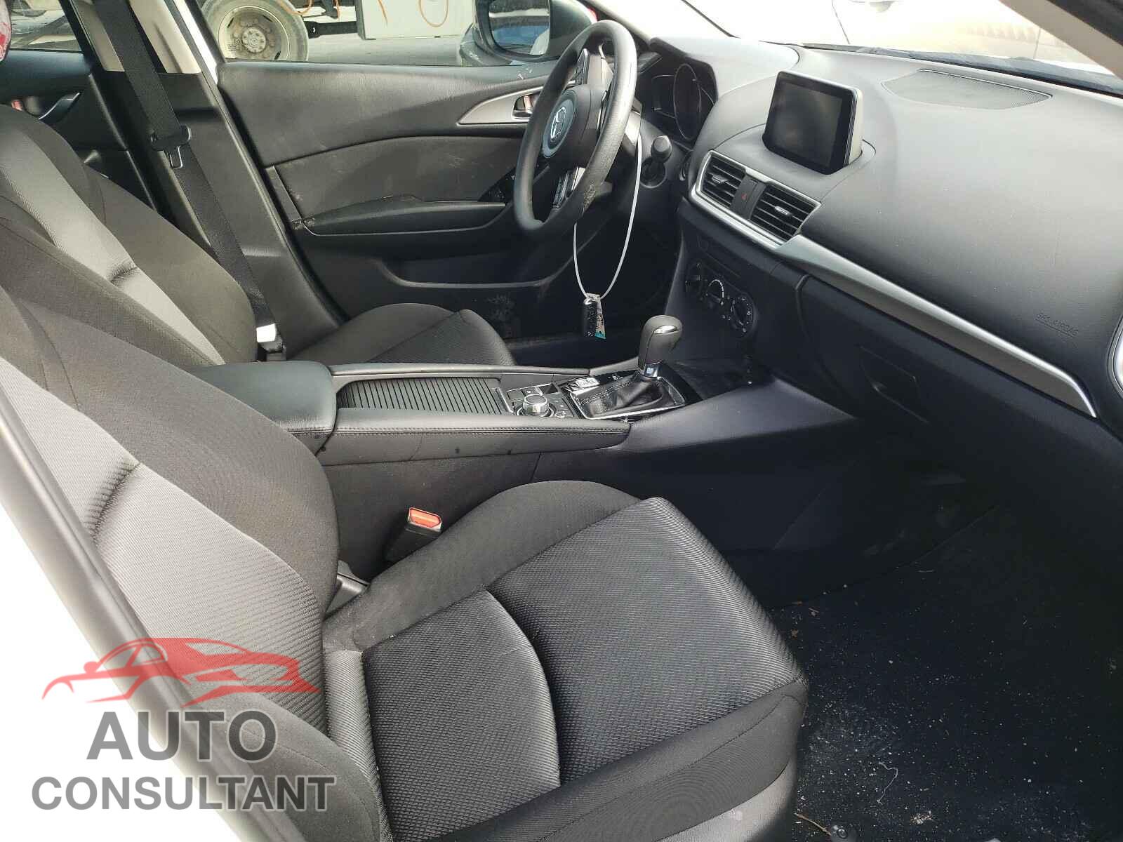 MAZDA 3 2018 - 3MZBN1U76JM185478