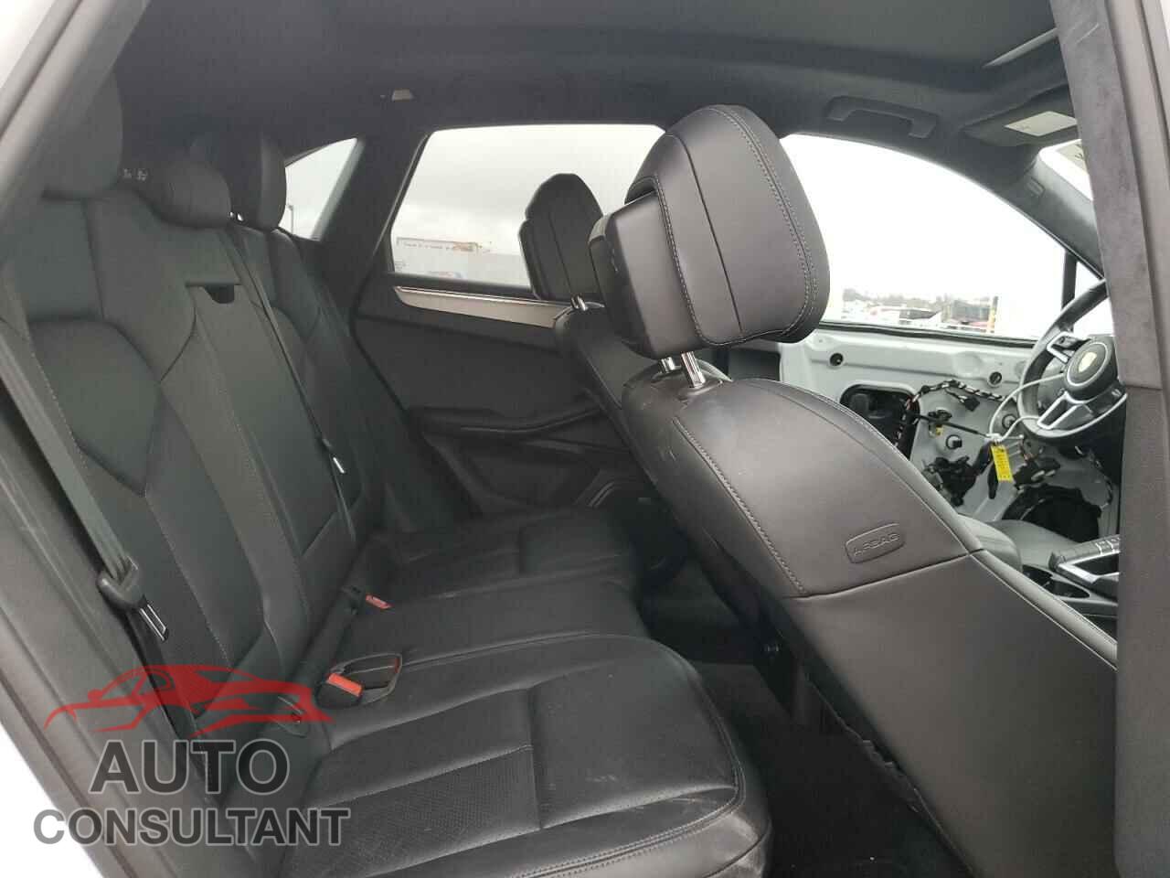 PORSCHE MACAN 2016 - WP1AF2A54GLB91650