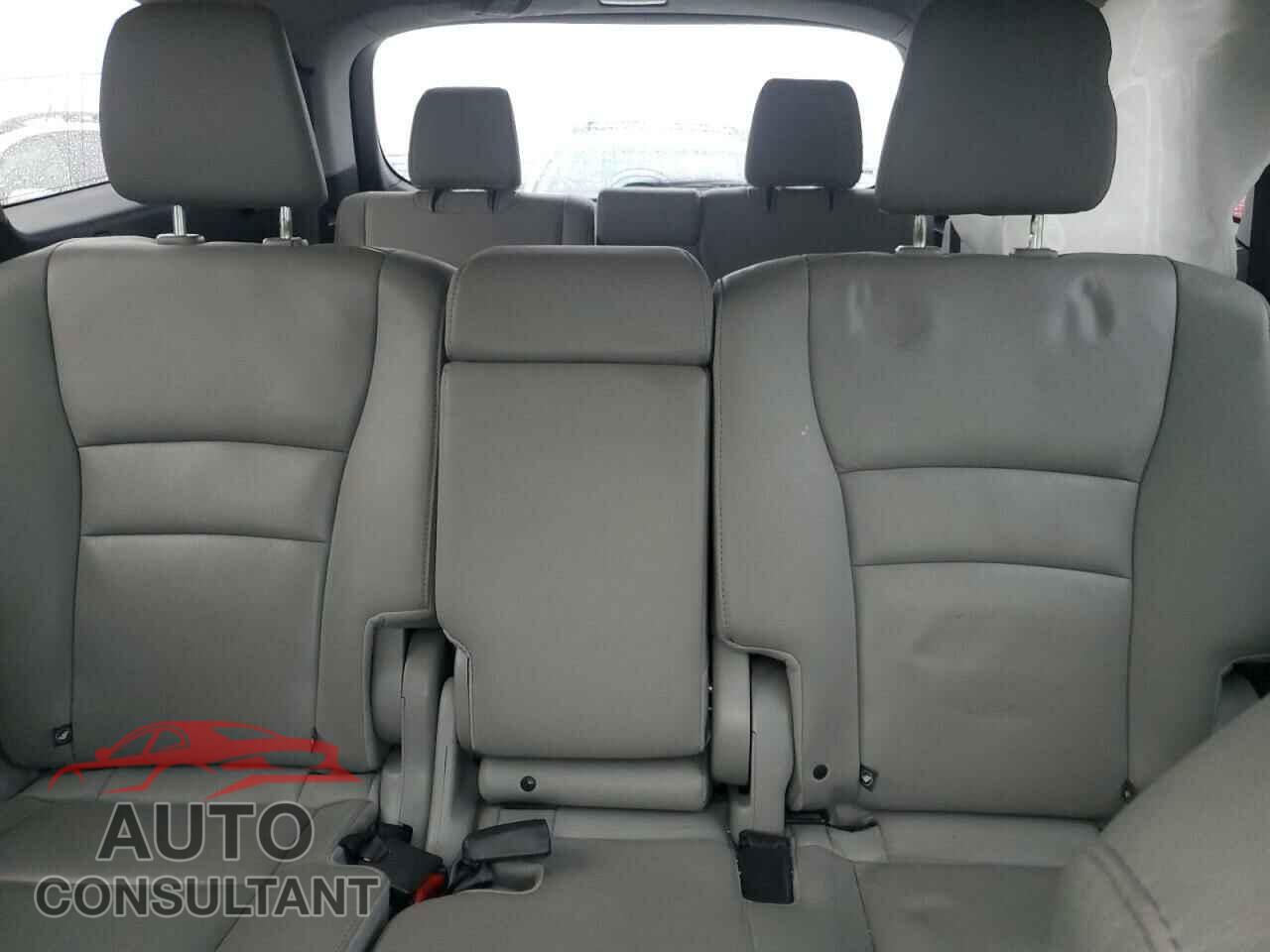 HONDA PILOT 2017 - 5FNYF6H74HB007357