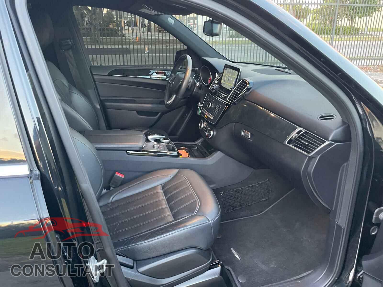 MERCEDES-BENZ G CLASS 2017 - JF2GPADC2H8214801