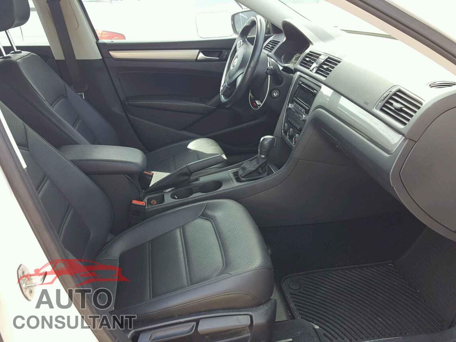 VOLKSWAGEN PASSAT 2015 - 1VWAS7A30FC065368