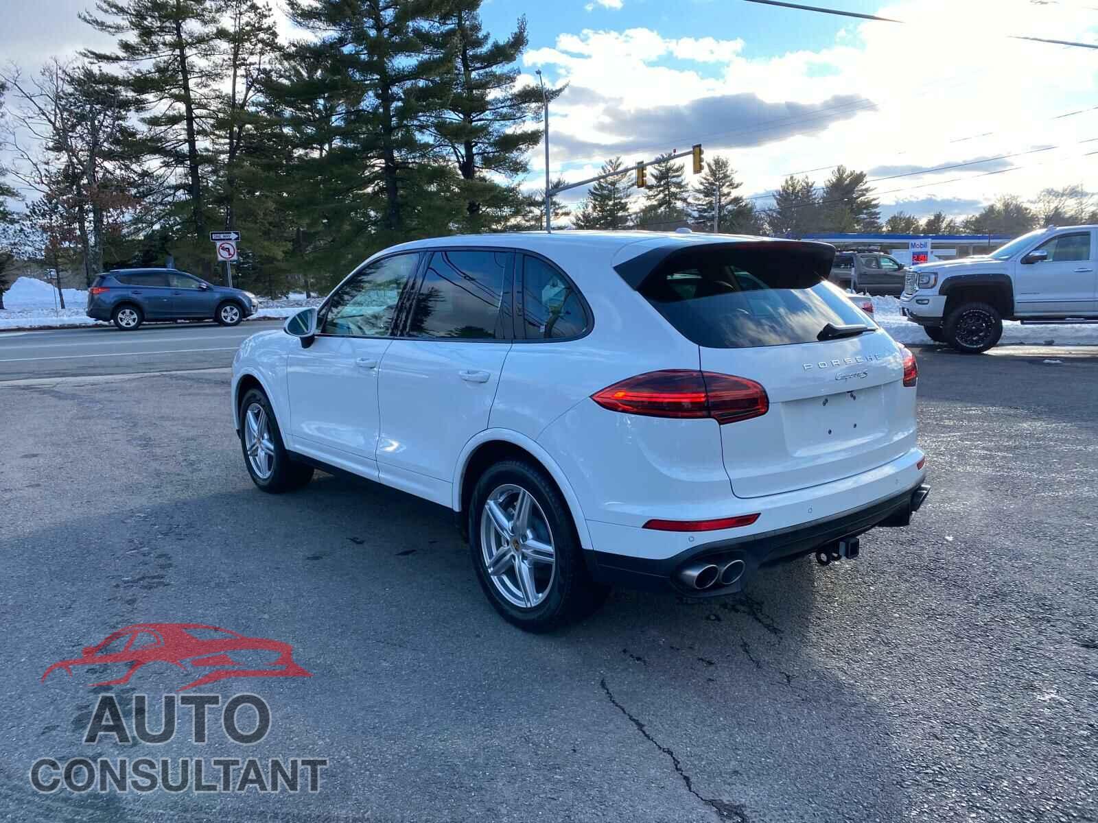 PORSCHE CAYENNE 2016 - WP1AB2A29GLA93425
