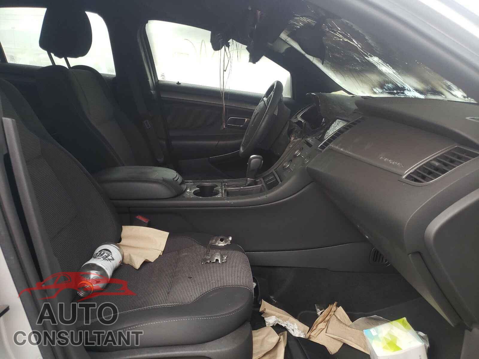 FORD TAURUS 2018 - 1FAHP2E86JG127326