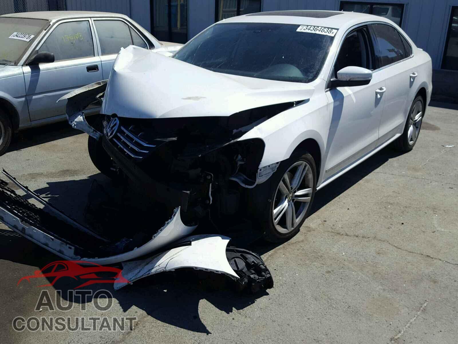 VOLKSWAGEN PASSAT 2015 - 1VWCV7A38FC069359