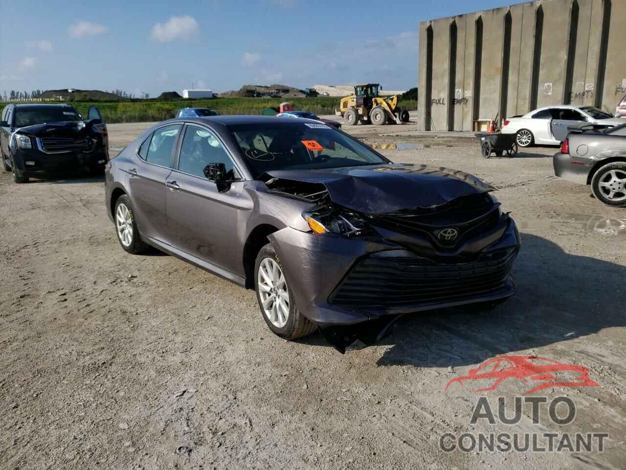 TOYOTA CAMRY 2018 - 4T1B11HK2JU084412