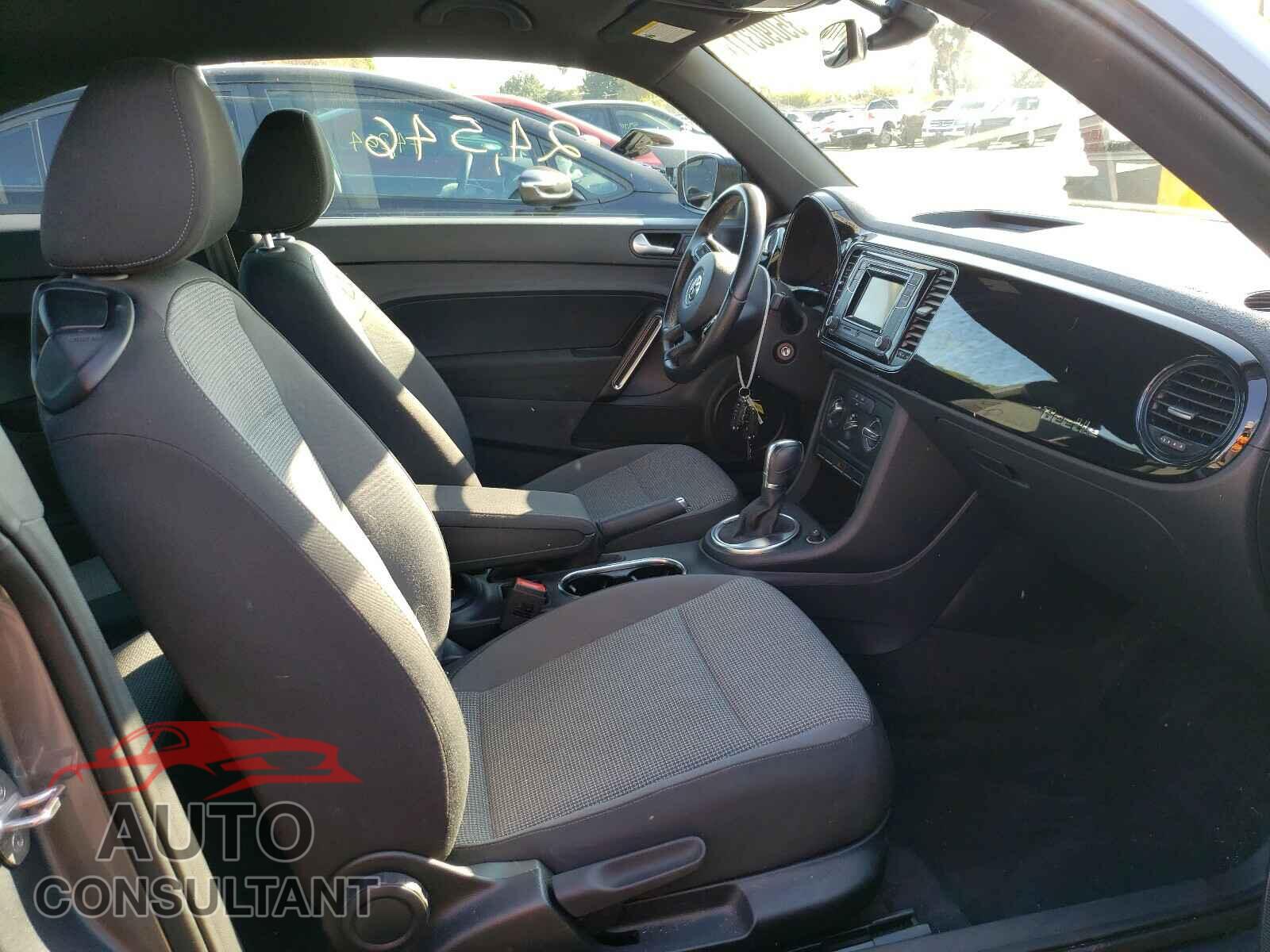 VOLKSWAGEN BEETLE 2017 - 3VWF17AT0HM613850